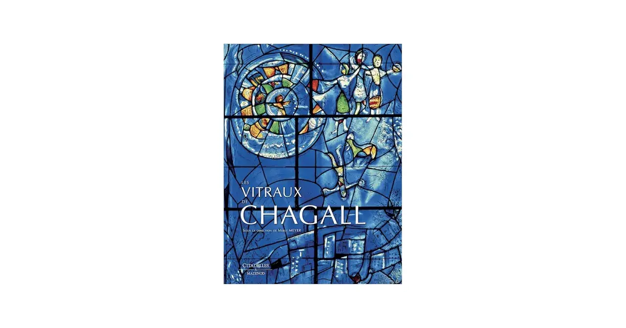 Livre "Les Vitraux de Chagall", illustré par un vitrail bleu éclatant, évoquant la beauté des églises ornées par Chagall.