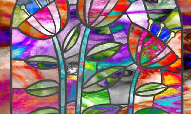 Un vitrail moderne dessin aux couleurs vives, représentant des fleurs stylisées aux formes organiques.